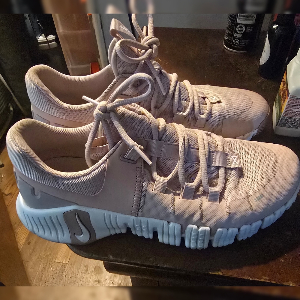 Nike Women's Shoes in Light Purple and White